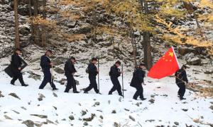 新疆阿勒泰：雪后的巡护队