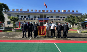 危难时刻伸援手