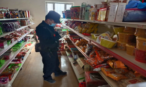 吐木秀克边境派出所深入辖区开展食品安全检查