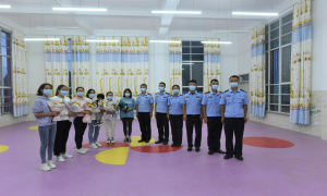 马关边检站执勤一队开展“情满教师节 慰问暖人心”活动