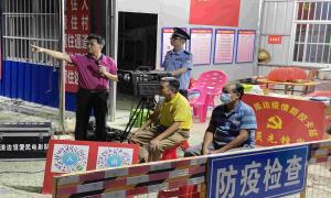 峙浪边境派出所联合电影队为一线执勤人员放电影