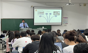 向上边境派出所民警应邀为延边大学朝汉文学院研究生开展安全教育讲座