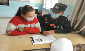 和田喀什塔什边境派出所法制宣传进校园
