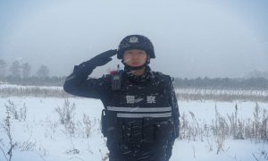移民管理警察奉献的青春最美丽