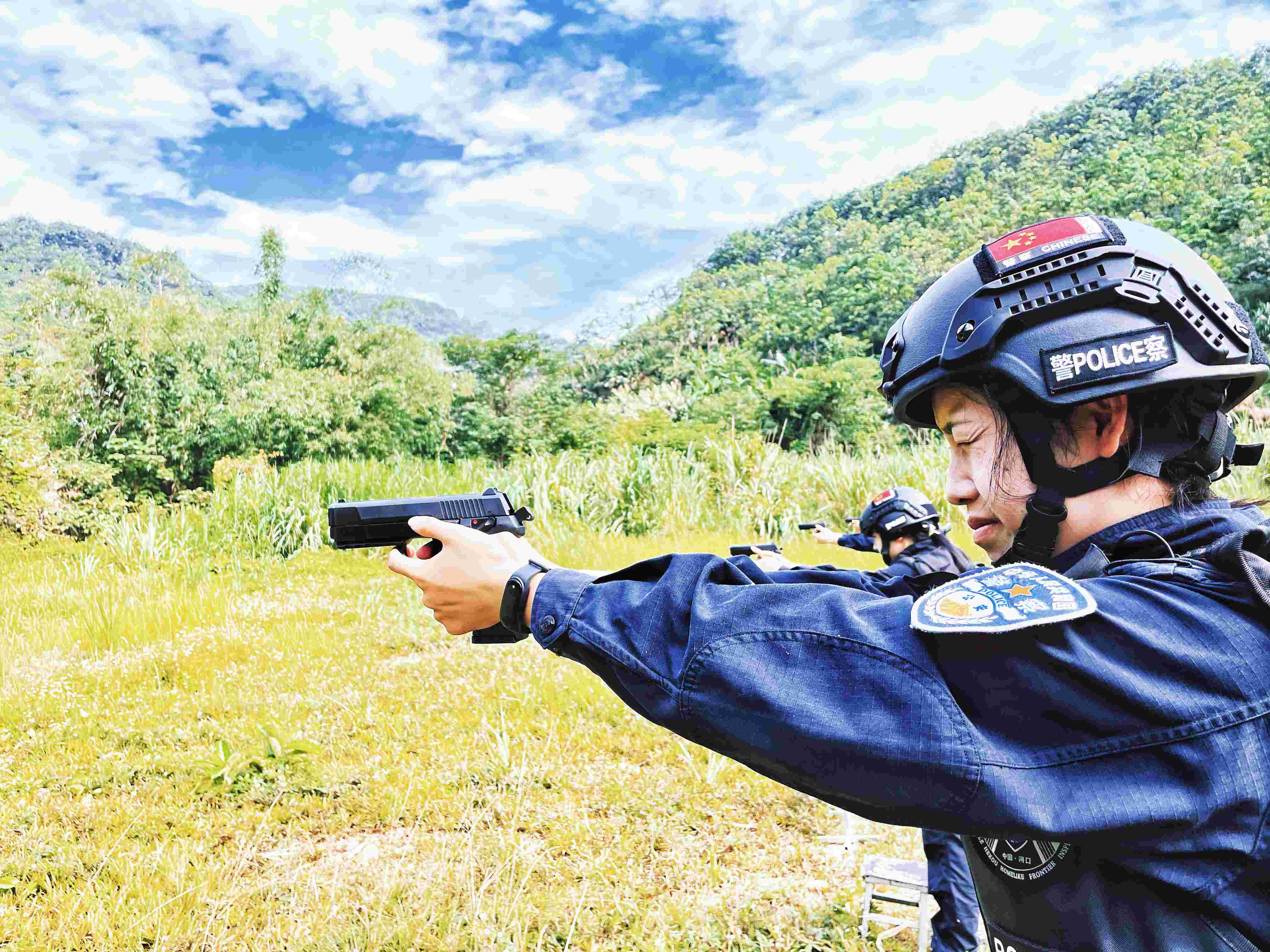 李华菁工作照.jpg 李华菁工作照.jpg