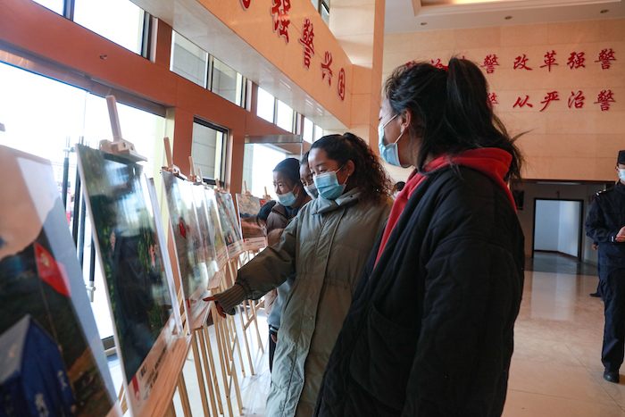 “雪域边关有我在”主题摄影展 龙小凤摄.jpeg “雪域边关有我在”主题摄影展 龙小凤摄.jpeg