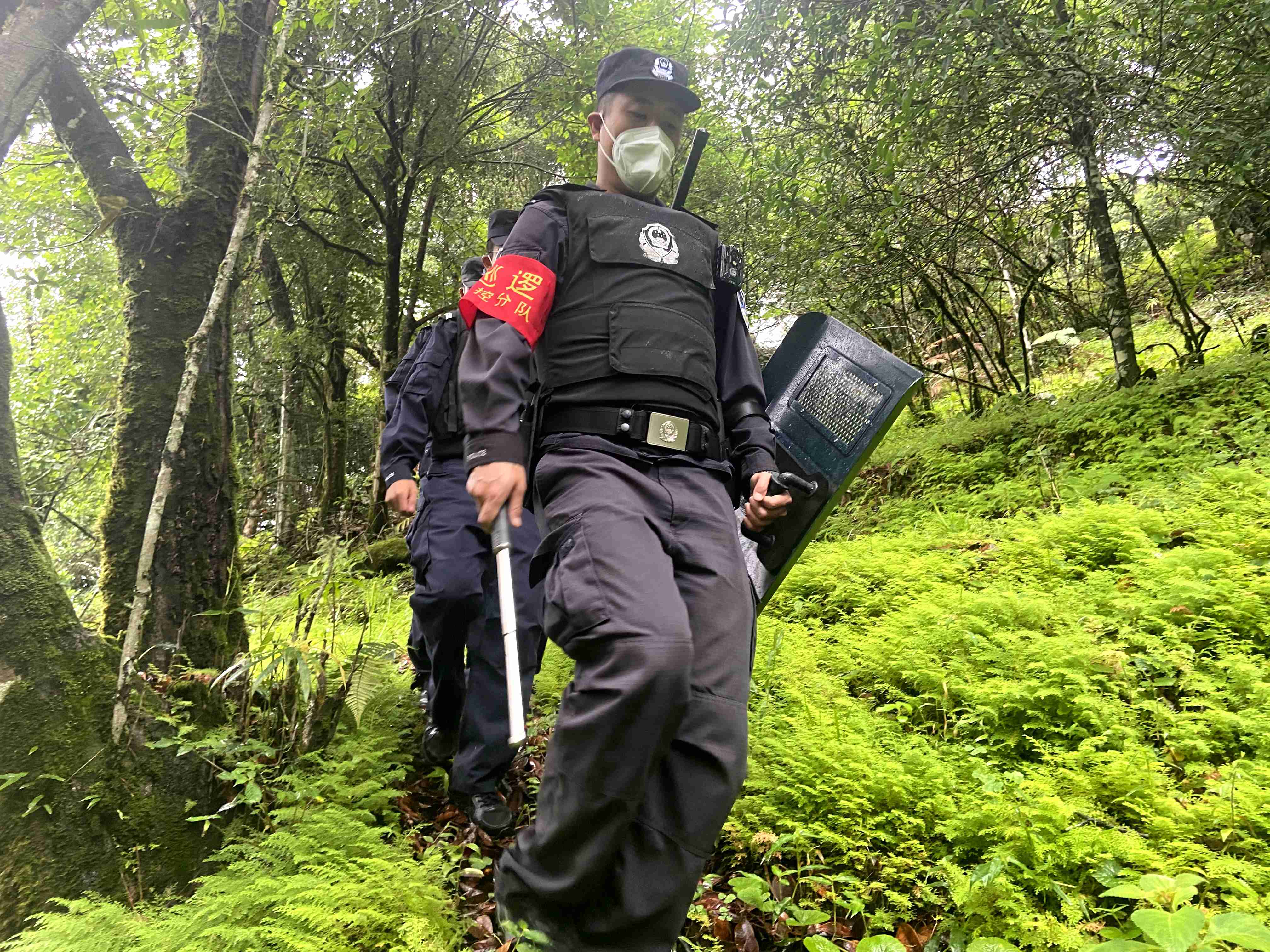 图二:边境巡逻.jpg 图二:边境巡逻.jpg