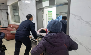 分秒必争 民警护送心脏病患者顺利就医