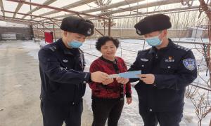 腊月大雪天 天寒民心暖