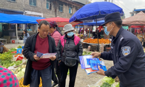 法治“年货”进集市 节前送法暖民心