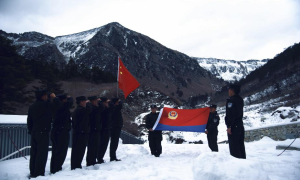 你赏雪景的浪漫 我言雪中的坚守
