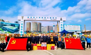 皇岗出入境边防检查站走访慰问口岸重建现场留深过年建设者