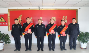 警营立新功 送奖到一线