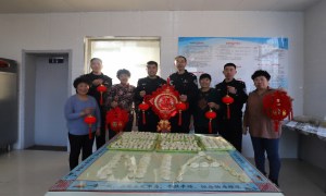 警民同乐包饺子 暖意融融迎新春
