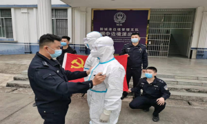 两封来自战“疫”一线的感人家书