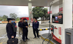 勐桥边境派出所深入辖区重点行业场所开展节前突击消防安全检查