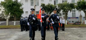 同心共升一面旗 民族团结一家亲