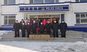 警税共建 为民警送来“防寒大礼包”