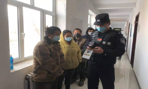 塔城南湖边境派出所深入辖区开展反电诈宣传工作
