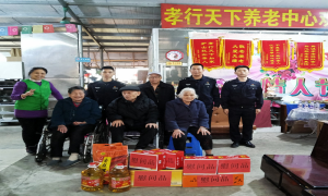 那艾边境派出所民警到辖区敬老院开展春节慰问