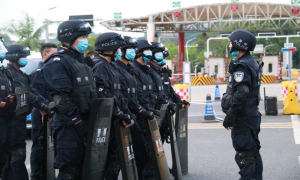 新街边境检查站开展反恐演练