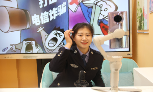警花直播送上春节“反诈年货”
