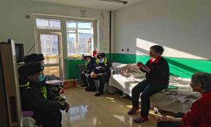 莫尔道嘎边境派出所关怀慰问活英烈家属