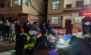 叫隘边境派出所为辖区全民核酸检测保驾护航