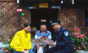 瑞丽边检民警：当好助力民族团结的“绣花针”