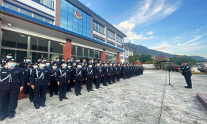 腾冲出入境边防检查站古泉分站举行庆祝第二个人民警察节升旗仪式