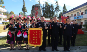 暖心救助践初心  锦旗送给贴心人