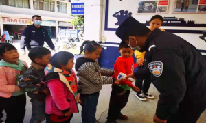 萌娃进警营 警心暖童心