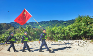 强边固防巡逻 共卫边境安宁