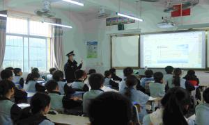 国防教育进校园  师生凝聚爱国情