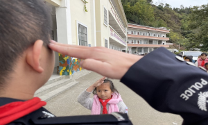 法治宣传进校园 普法教育助成长