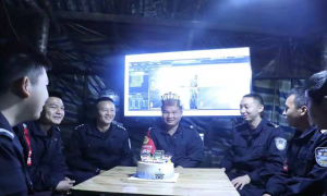 这个冬天，他收到了特殊生日礼物