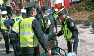 边境派出所联合交警大队开展清查整治工作