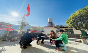 片马边境派出所掀起“春节”边境法治宣传热潮