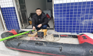 三男子清江河非法捕鱼逃逸  多警种协作连夜追踪破案