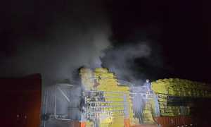 什么？货车着火了？别急！110来了