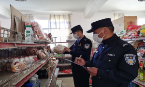 鲁掌边境派出所联合市场监督管理部门开展食品安全大检查活动