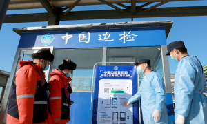 增强底线意识 全力打赢口岸疫情“外防输入”阻击战