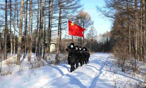 新年第一天，中俄边境民警踏雪巡边