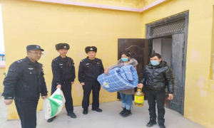 加克拉克边境派出所节前走访慰问困难群众