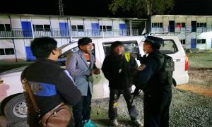 熊孩子欲离家出走 移民管理警察耐心劝导