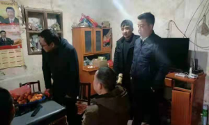 节前慰问困难户 真情关怀暖人心