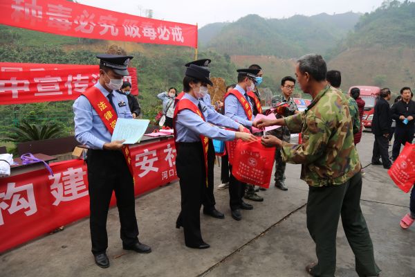 党政军警民凝心聚力 构筑强边固防新格局 (2).jpg