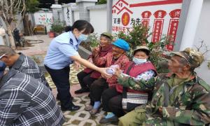 九九重阳至 浓浓警民情