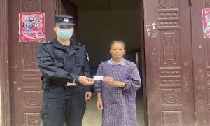 安宁边境派出所送证上门暖民心