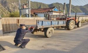 小小反光贴 “点亮”平安出行路